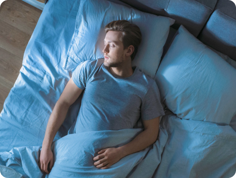 Man sleeping in a bed, with an overlay of a morning sleep index measure showing high results.